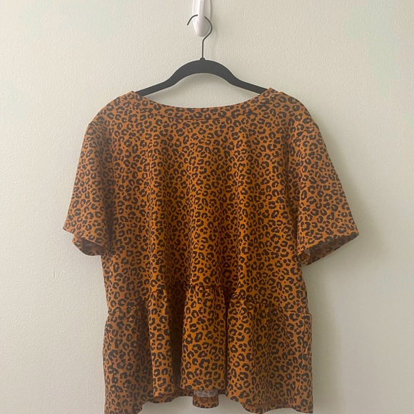 NWT Cheetah Print Top - Picture 2 of 3